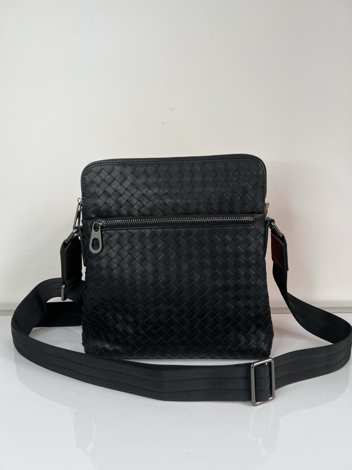 МУЖСКАЯ СУМКА МЕССЕНДЖЕР BOTTEGA VENETA детальное фото