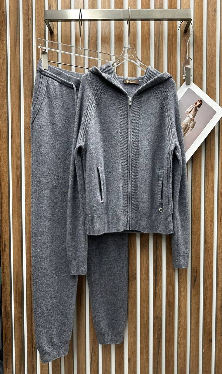 КОСТЮМ LORO PIANA детальное фото