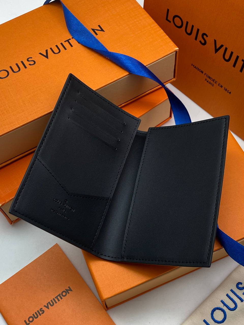 ОБЛОЖКА НА ПАСПОРТ LOUIS VUITTON детальное фото
