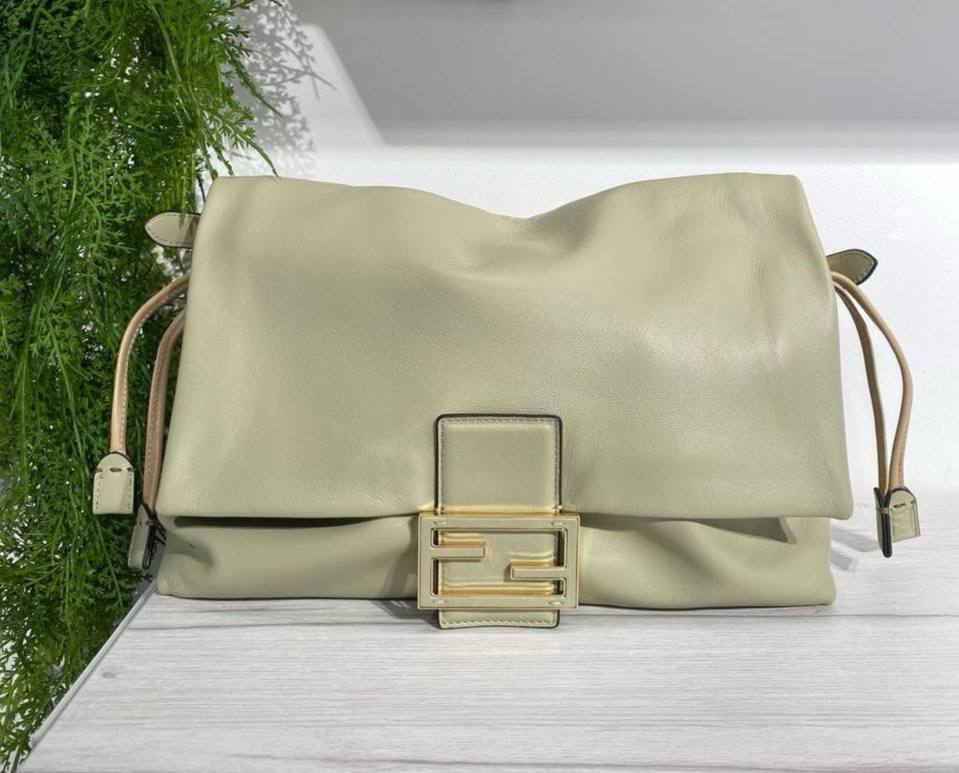 СУМКА FENDI MAMMA BAGUETTE детальное фото