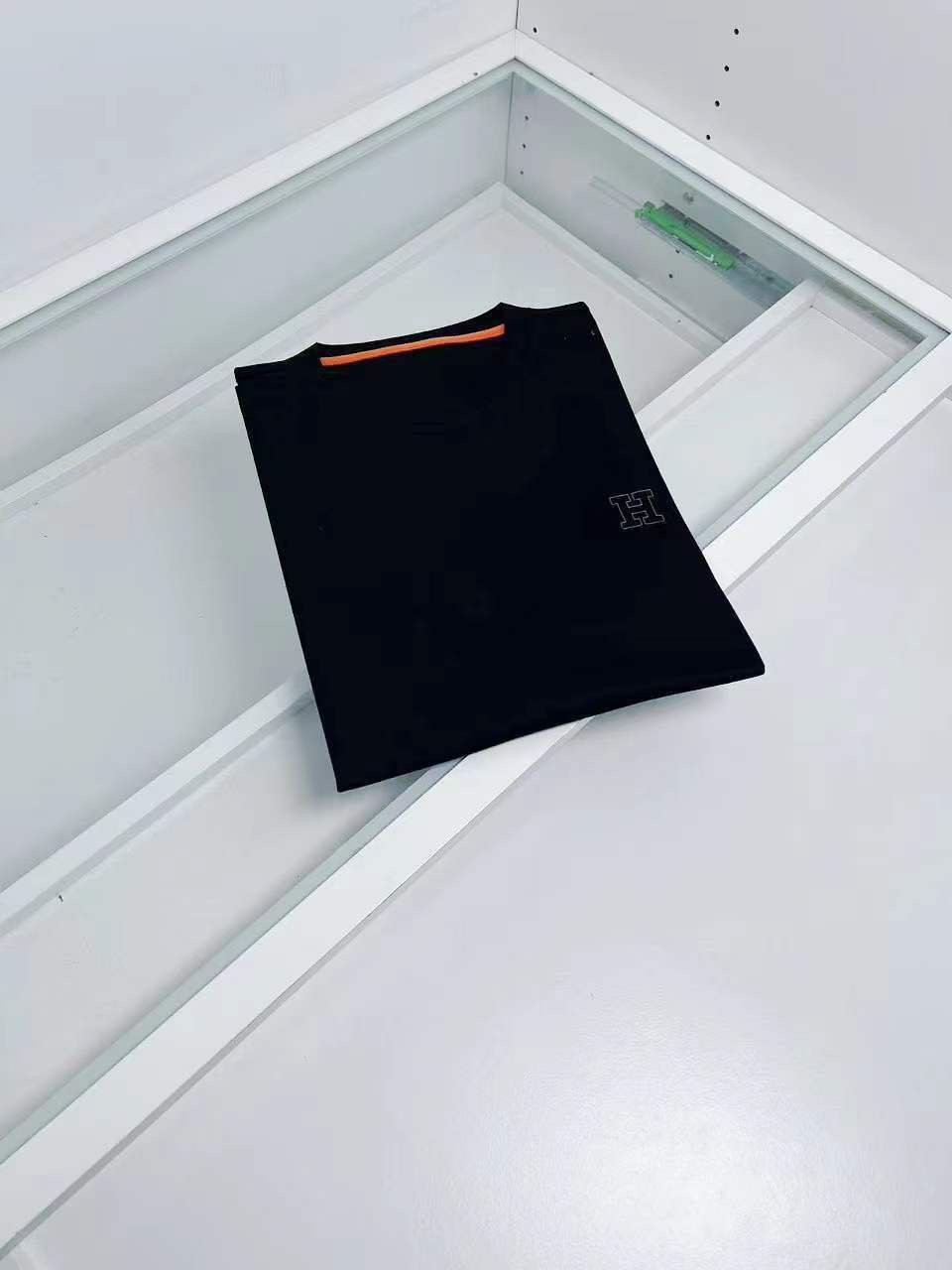 МУЖСКАЯ ФУТБОЛКА HERMES детальное фото