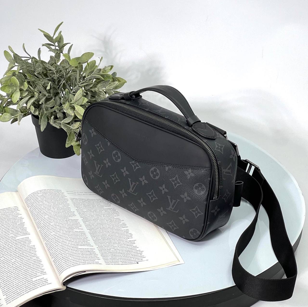 МУЖСКАЯ СУМКА СЛИНГ LOUIS VUITTON детальное фото
