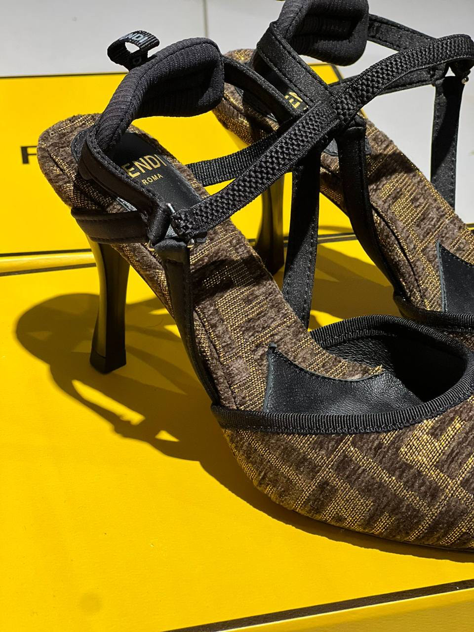 ТУФЛИ FENDI детальное фото