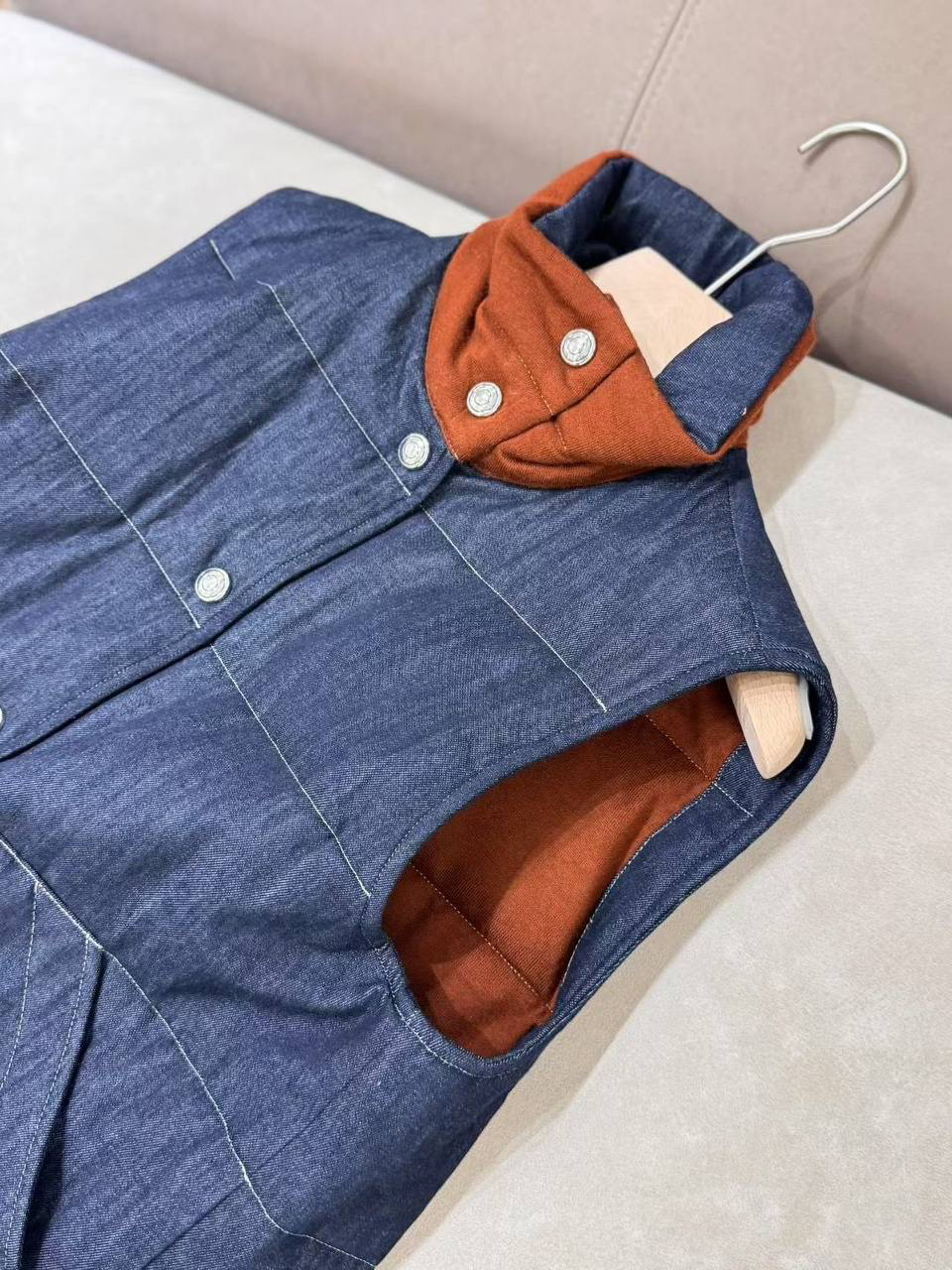 ЖИЛЕТ детальное фото