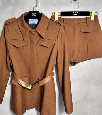 КОСТЮМ PRADA фото