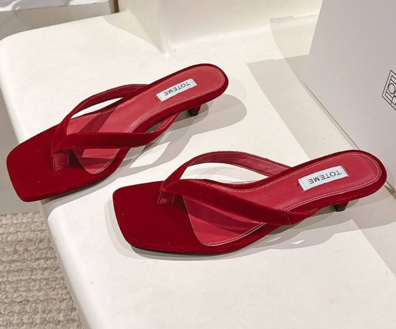 ШЛЕПКИ TOTEME фото