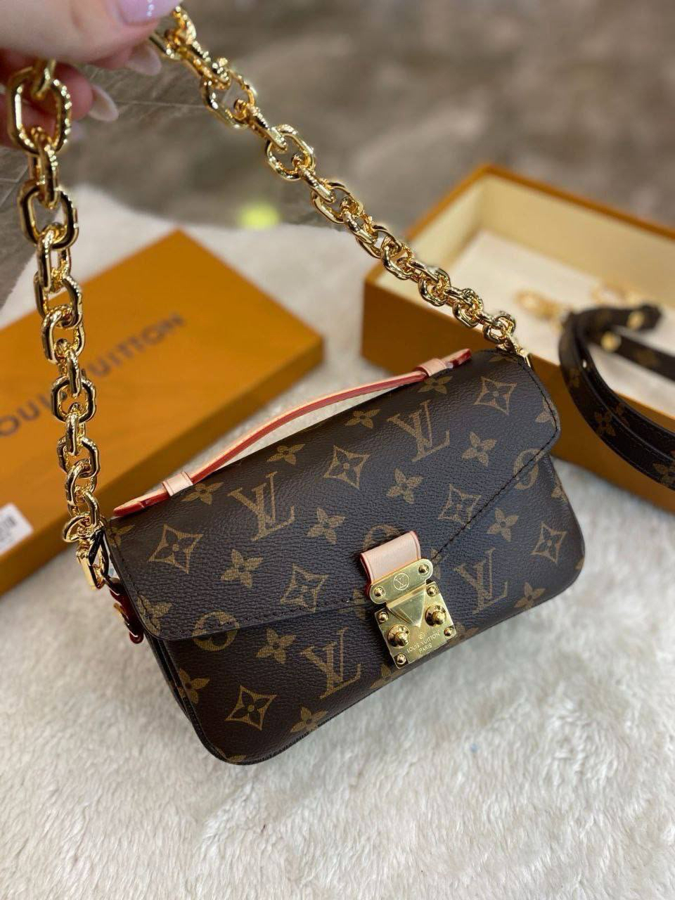 СУМКА LOUIS VUITTON POCHETTE METIS детальное фото