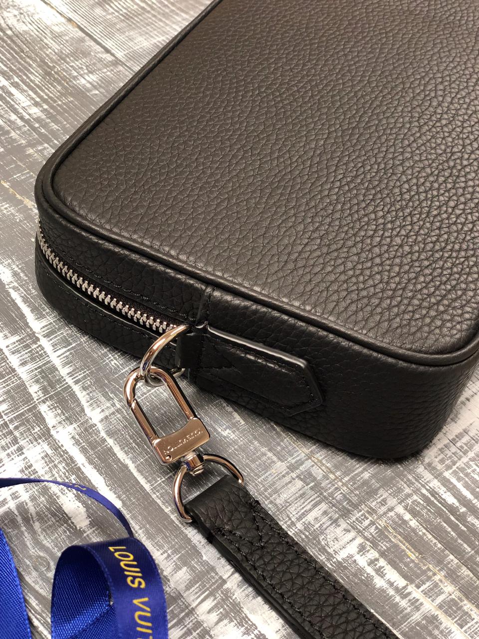 МУЖСКОЙ КЛАТЧ LOUIS VUITTON детальное фото