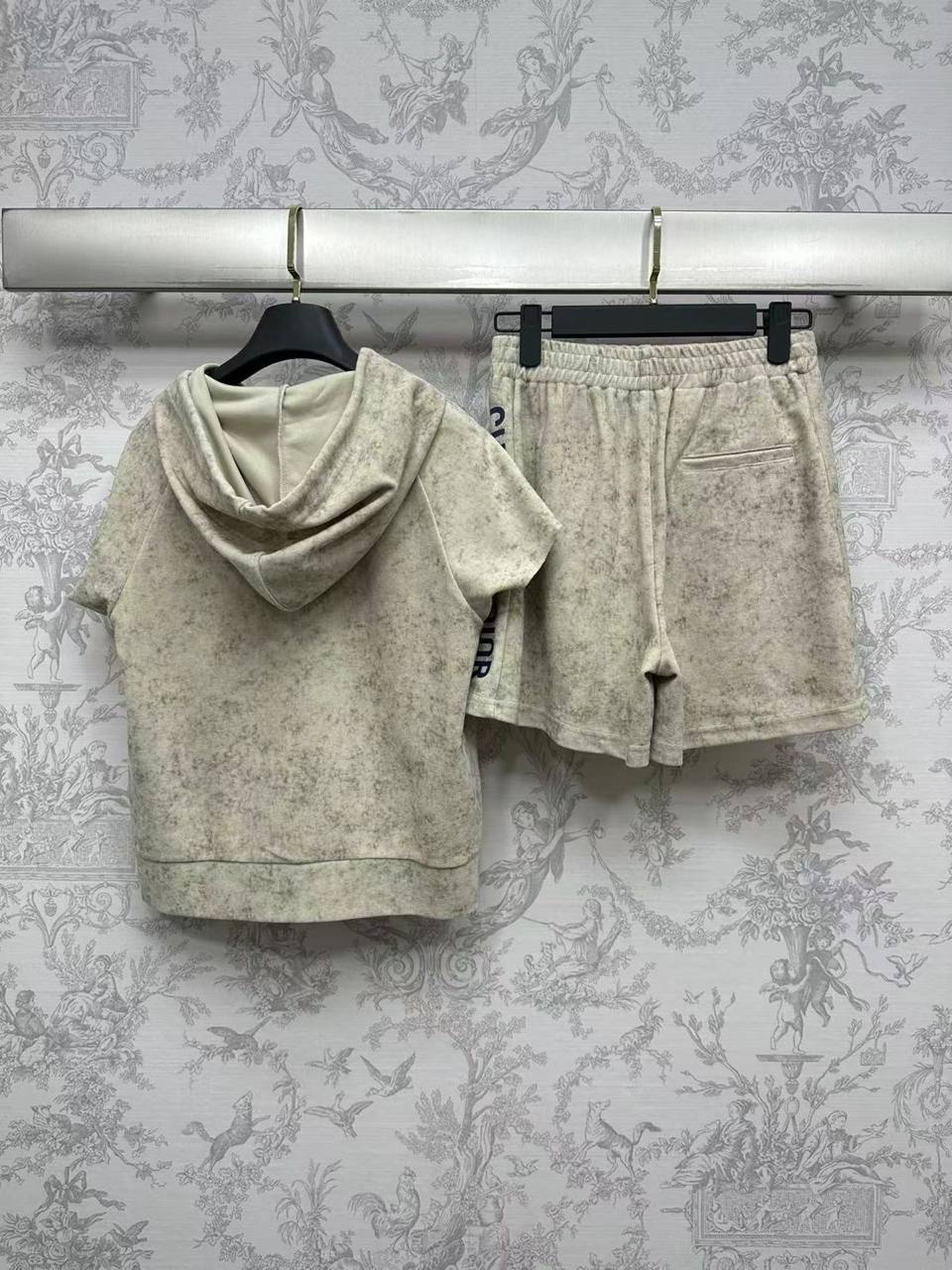 КОСТЮМ CHRISTIAN DIOR детальное фото