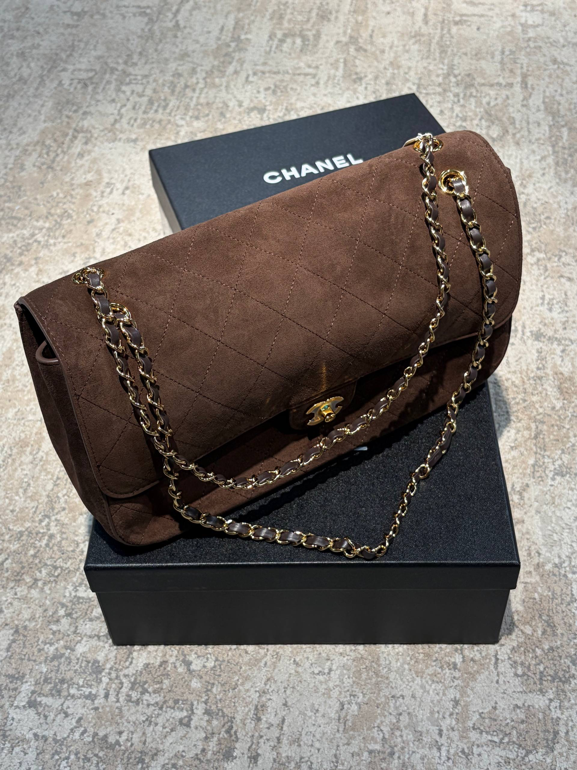 СУМКА CHANEL MAXI FLAP детальное фото