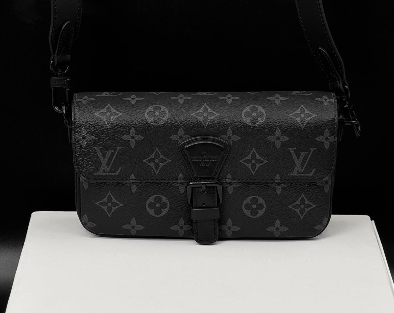 МУЖСКАЯ СУМКА МЕССЕНДЖЕР LOUIS VUITTON детальное фото