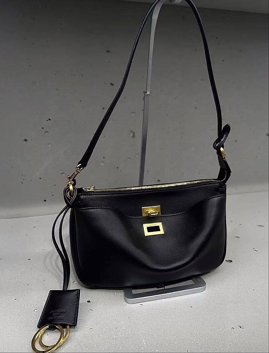 СУМКА BALENCIAGA SLING POCHETTE детальное фото