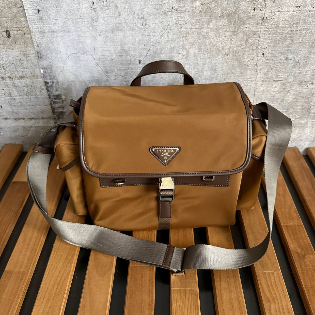 МУЖСКАЯ СУМКА МЕССЕНДЖЕР PRADA детальное фото