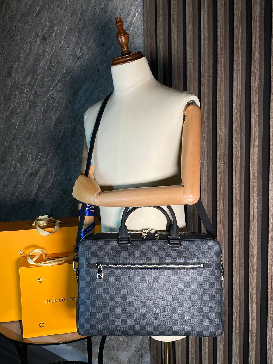 МУЖСКОЙ ПОРТФЕЛЬ LOUIS VUITTON детальное фото