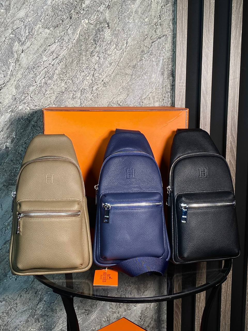 МУЖСКАЯ СУМКА СЛИНГ HERMES детальное фото
