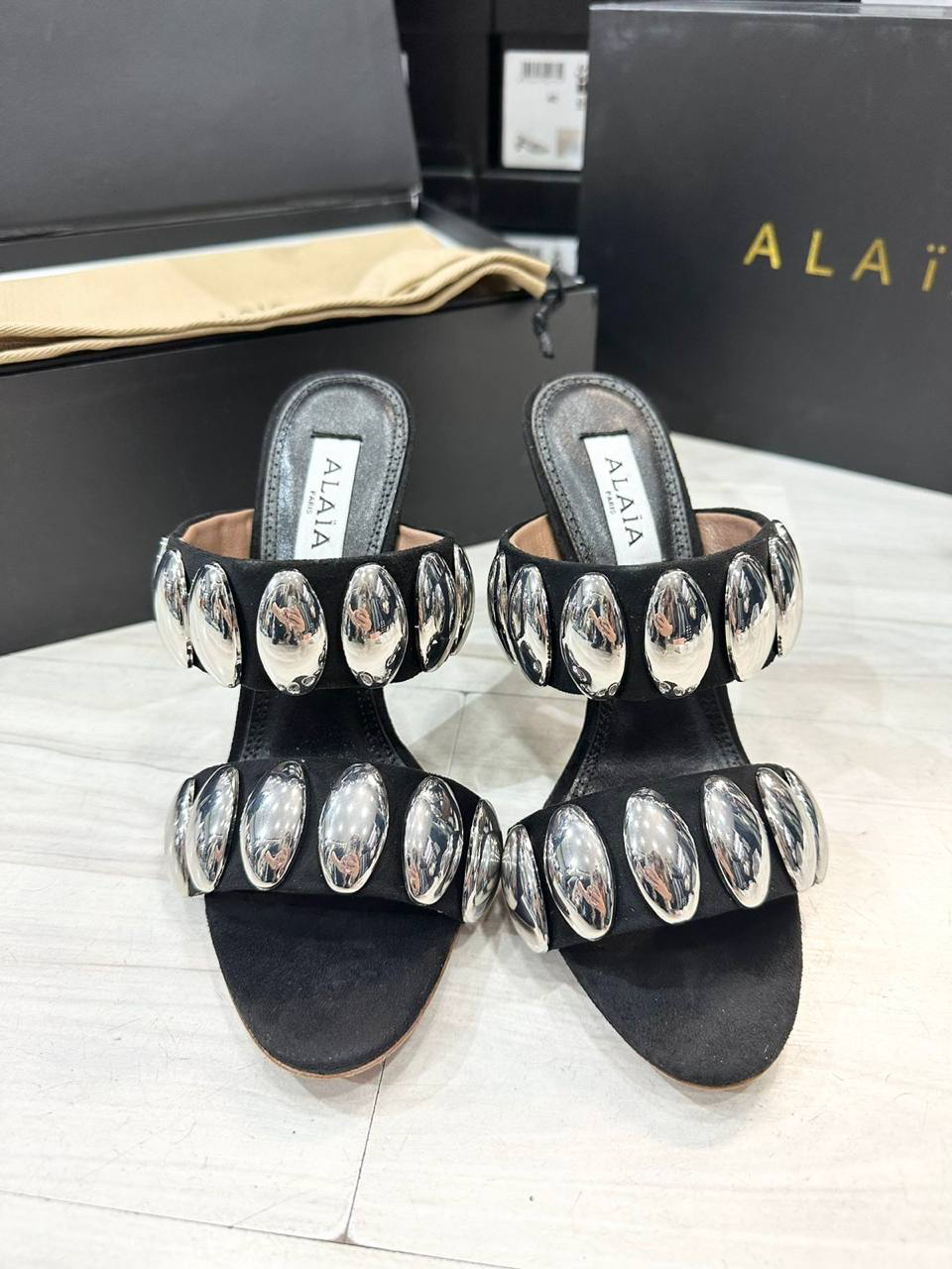 ШЛЕПКИ ALAIA детальное фото