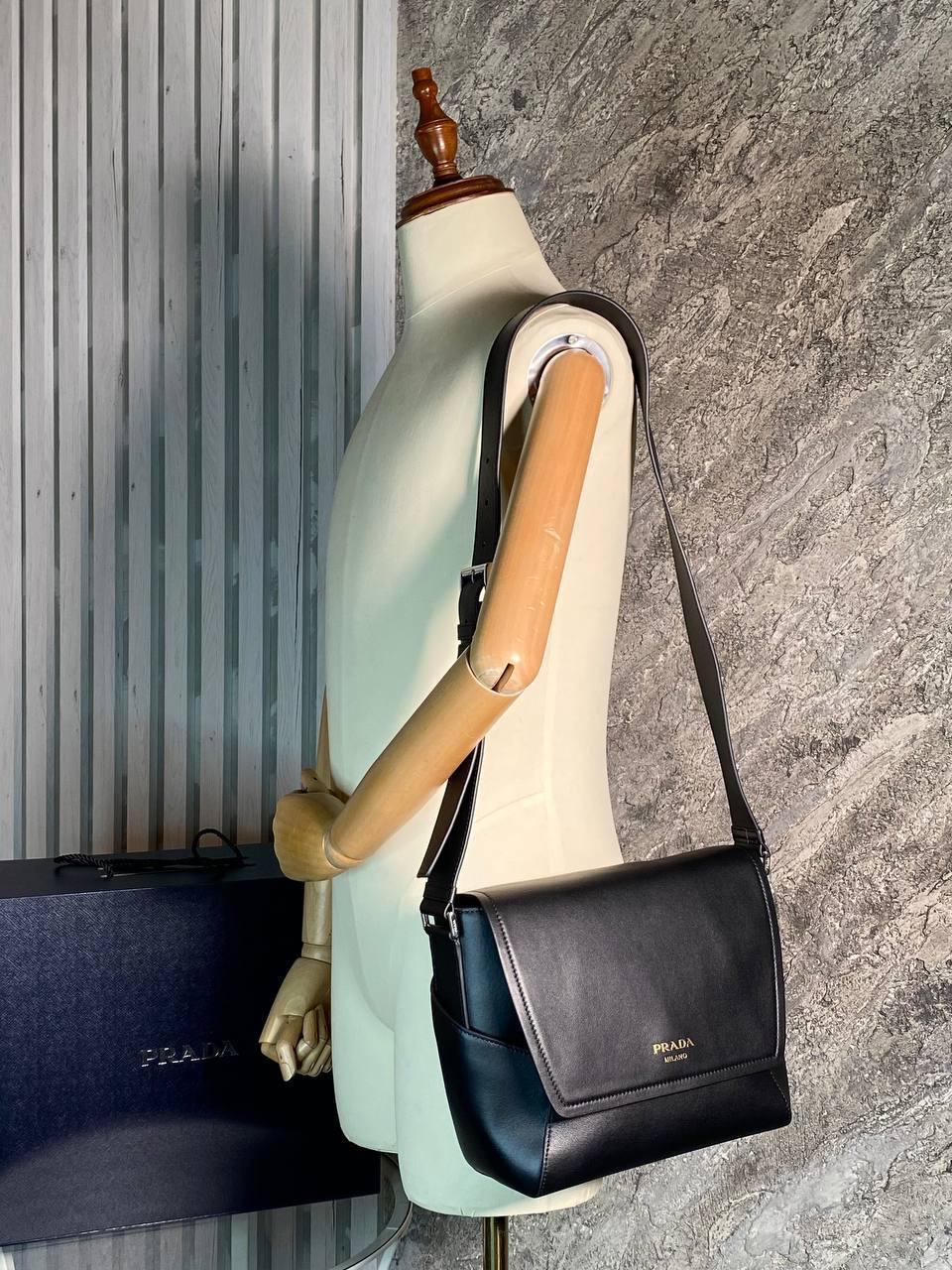 МУЖСКАЯ СУМКА МЕССЕНДЖЕР PRADA детальное фото