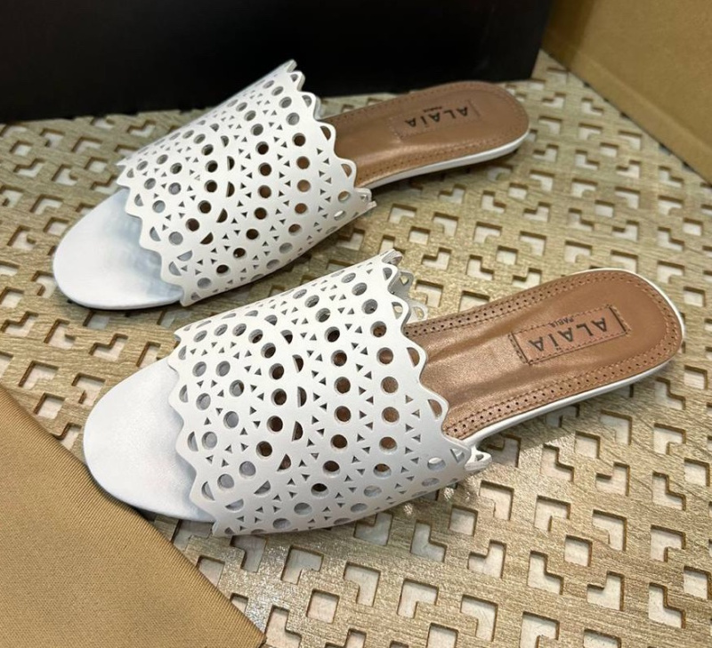 ШЛЕПКИ ALAIA фото