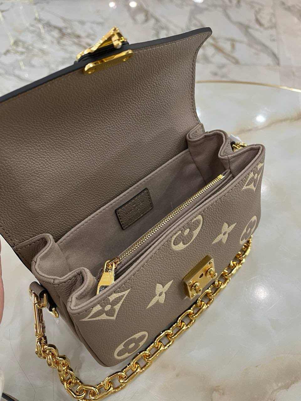 СУМКА LOUIS VUITTON POCHETTE METIS детальное фото