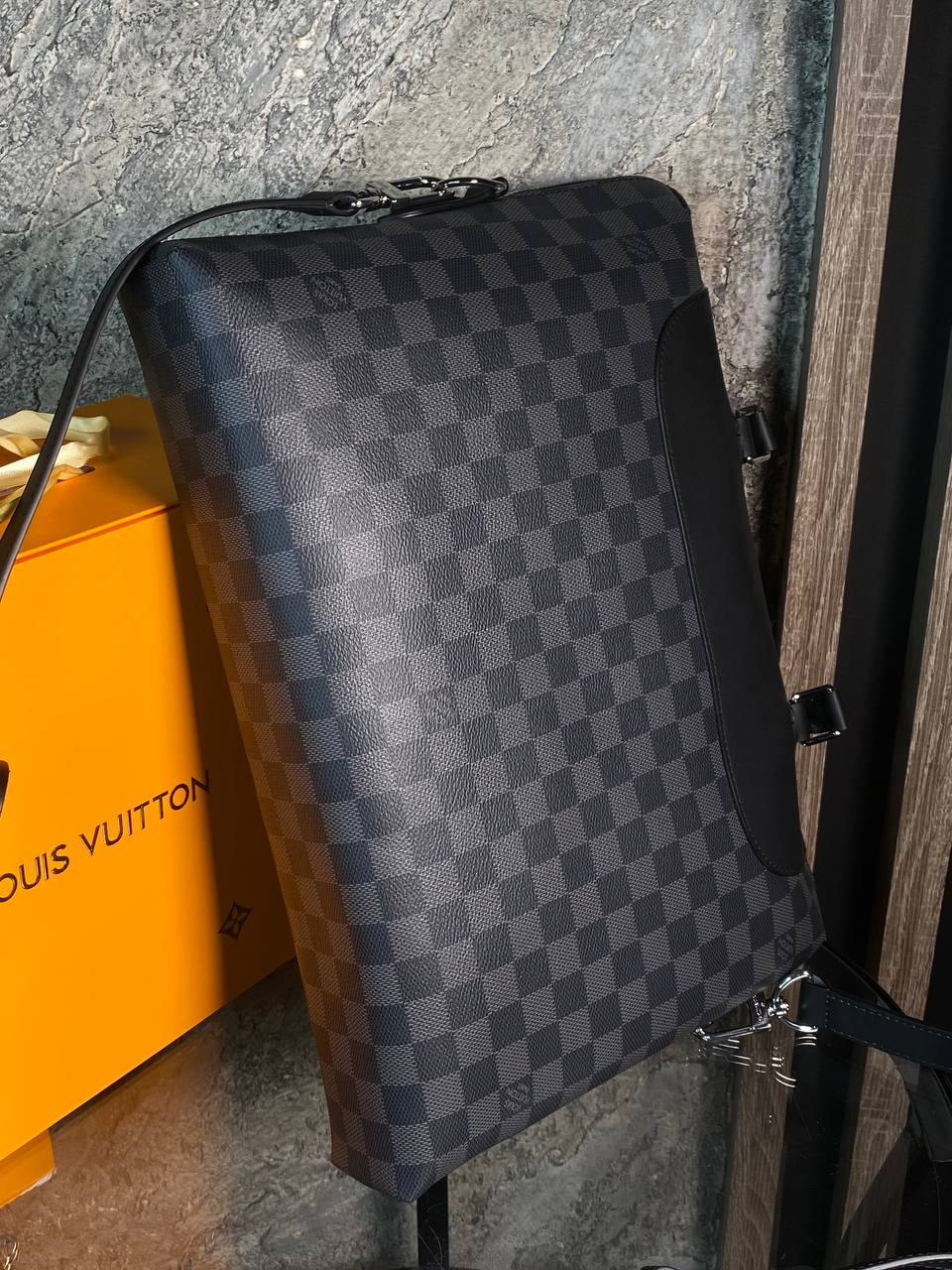 МУЖСКОЙ ПОРФЕЛЬ LOUIS VUITTON PORTE-DOCUMENTS JOUR детальное фото