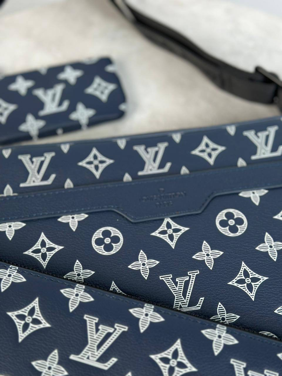 МУЖСКАЯ СУМКА МЕССЕНДЖЕР LOUIS VUITTON TRIO детальное фото