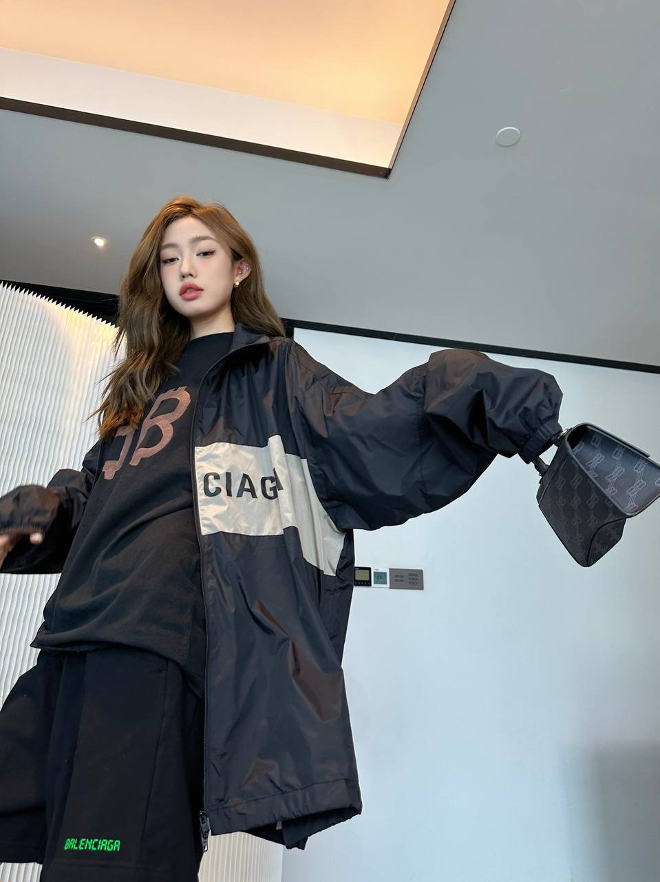 ВЕТРОВКА BALENCIAGA детальное фото