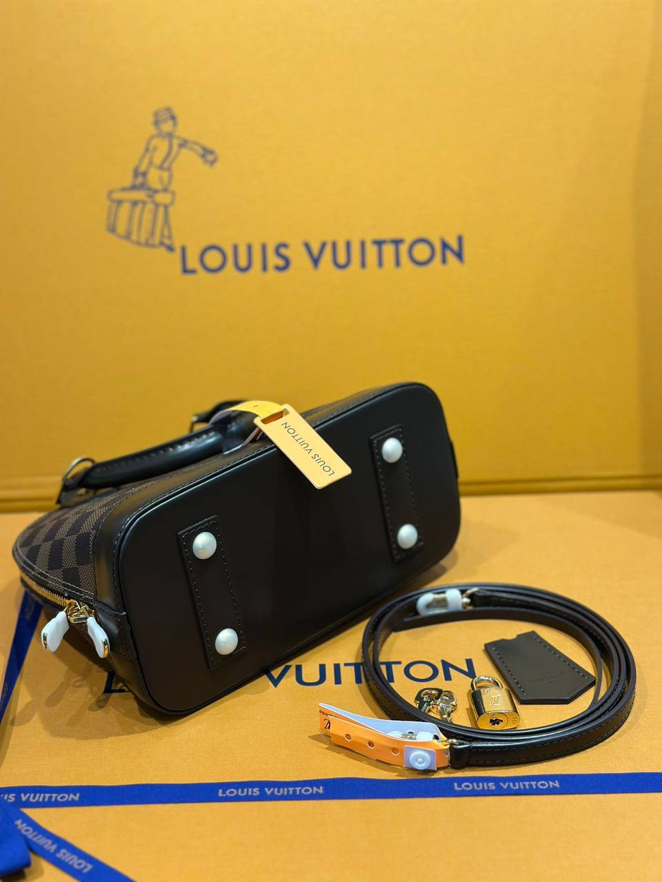СУМКА LOUIS VUITTON детальное фото