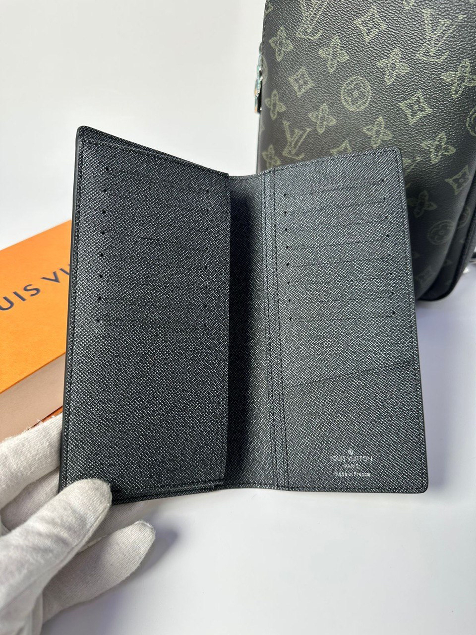 МУЖСКОЙ КАРТХОЛДЕР LOUIS VUITTON детальное фото