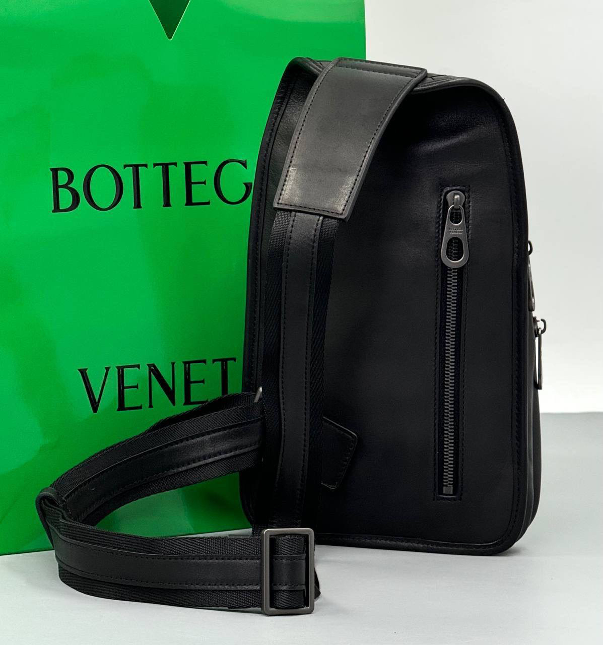 МУЖСКАЯ СУМКА СЛИНГ BOTTEGA VENETA детальное фото