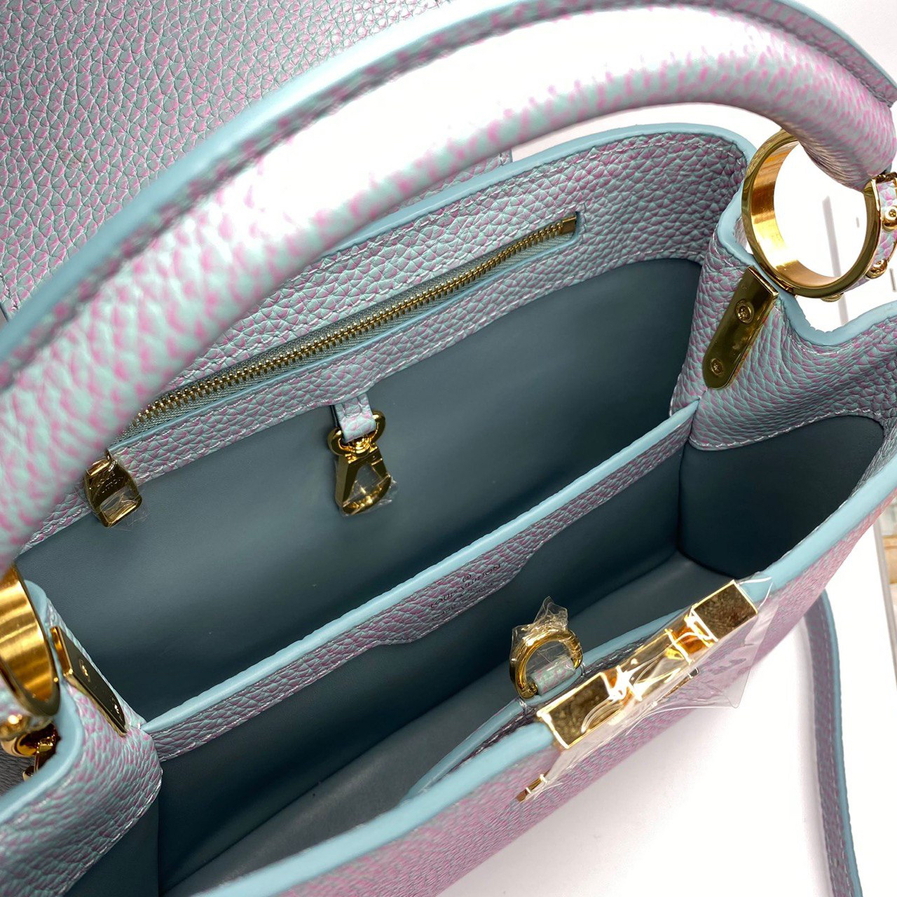 СУМКА LOUIS VUITTON CAPUCINES детальное фото