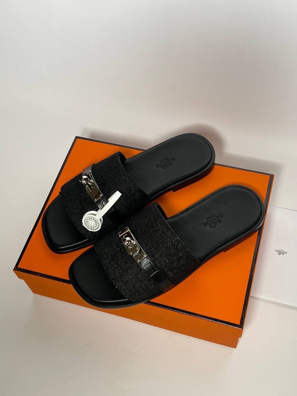 МУЖСКИЕ ШЛЕПКИ HERMES детальное фото