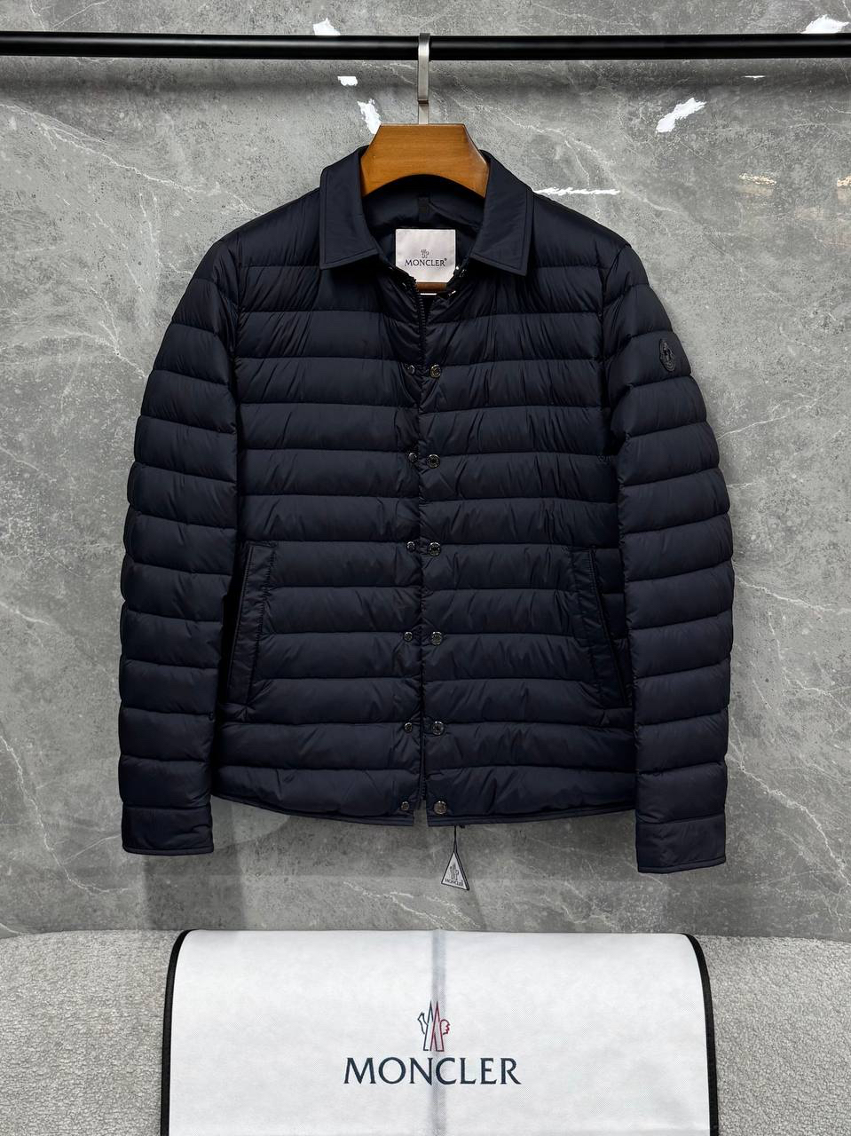 МУЖСКАЯ КУРТКА MONCLER детальное фото
