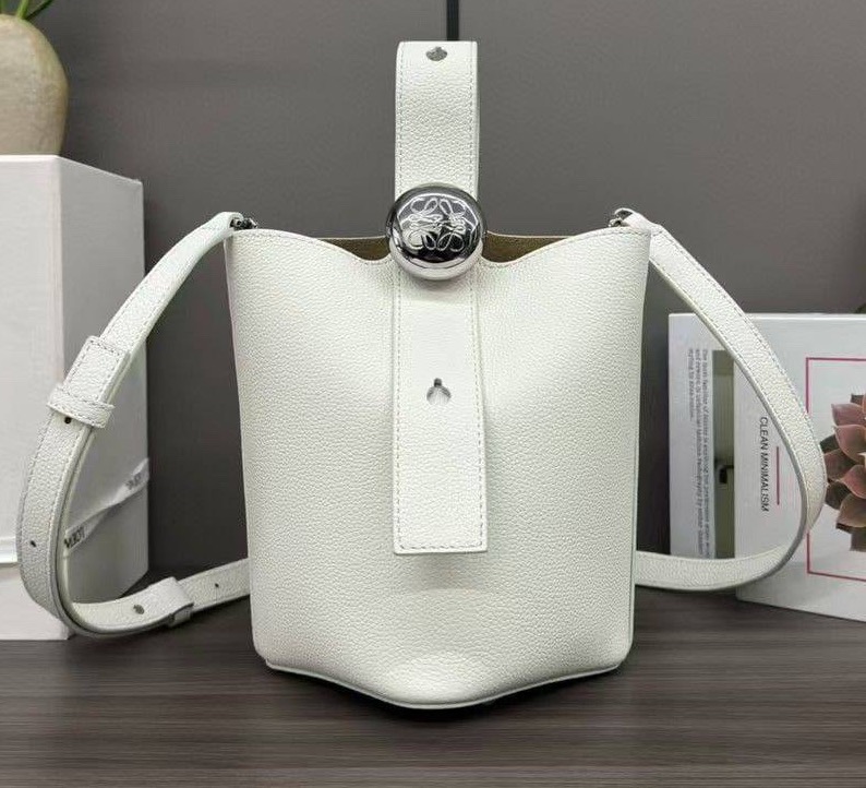 СУМКА LOEWE фото