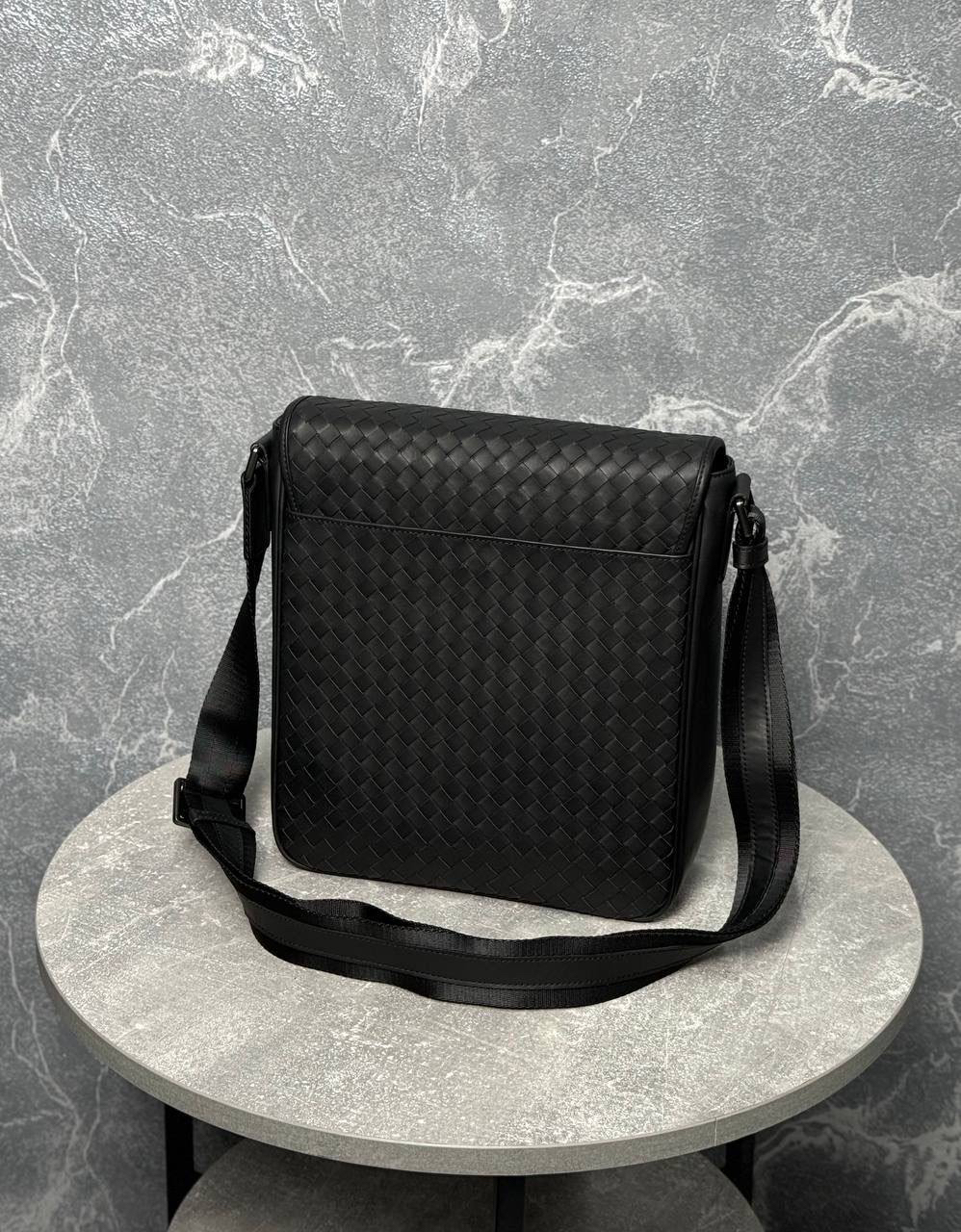 МУЖСКАЯ СУМКА МЕССЕНДЖЕР BOTTEGA VENETA детальное фото