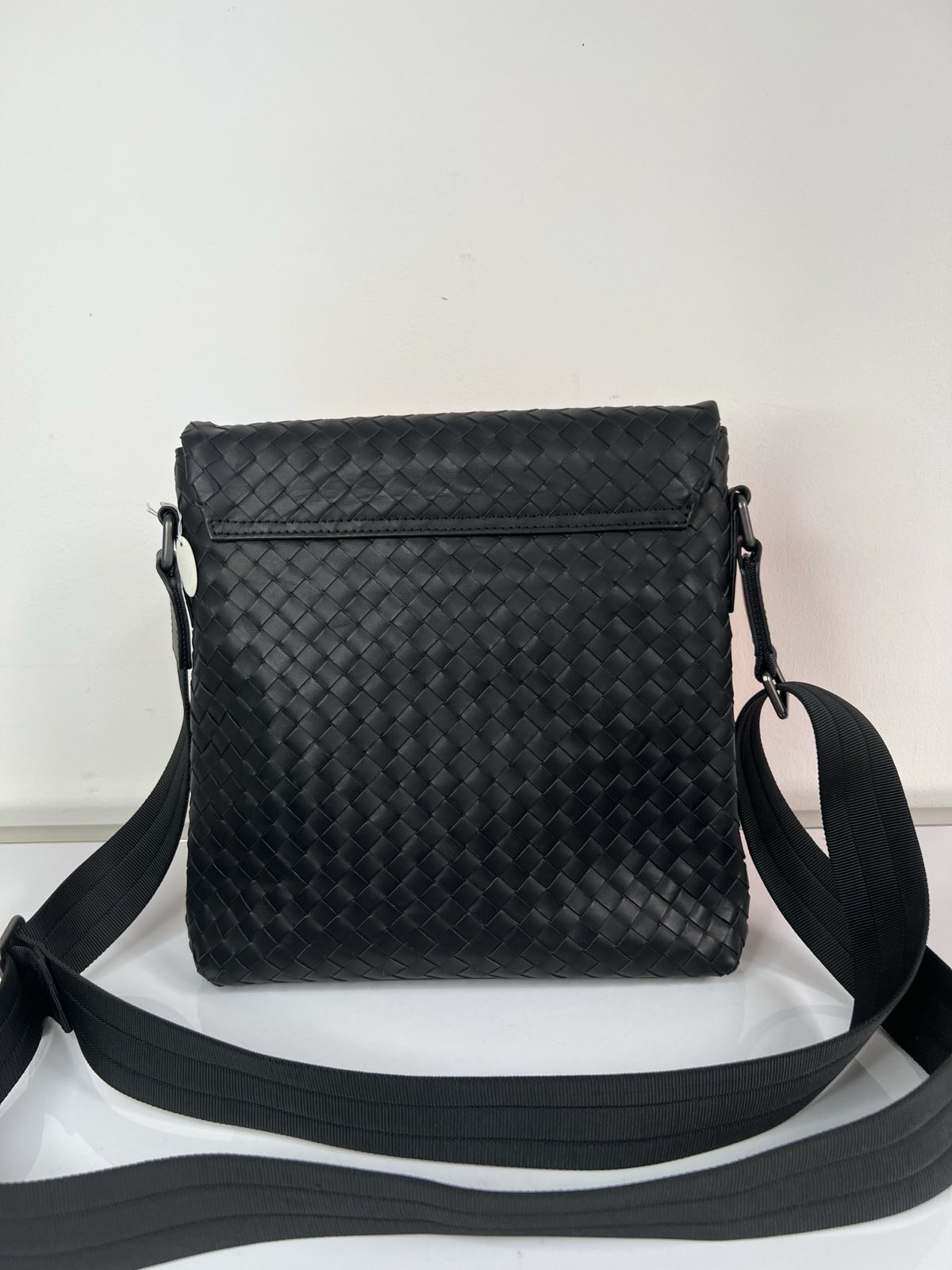 МУЖСКАЯ СУМКА МЕССЕНДЖЕР BOTTEGA VENETA детальное фото