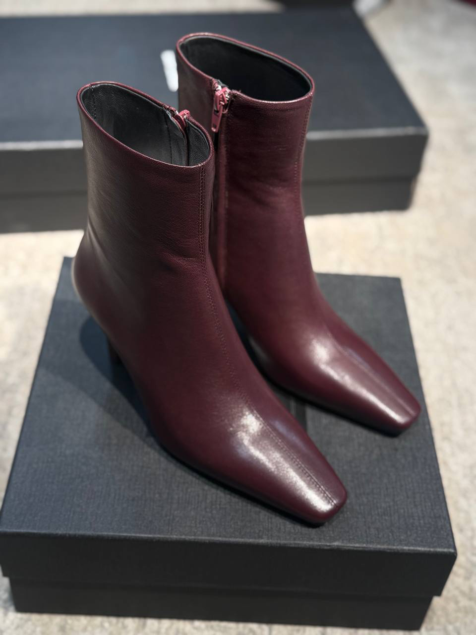 БОТИЛЬОНЫ SAINT LAURENT детальное фото