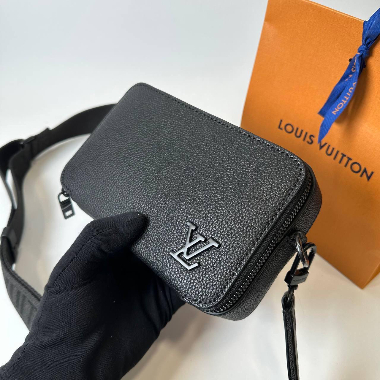 МУЖСКАЯ СУМКА МЕССЕНДЖЕР LOUIS VUITTON детальное фото