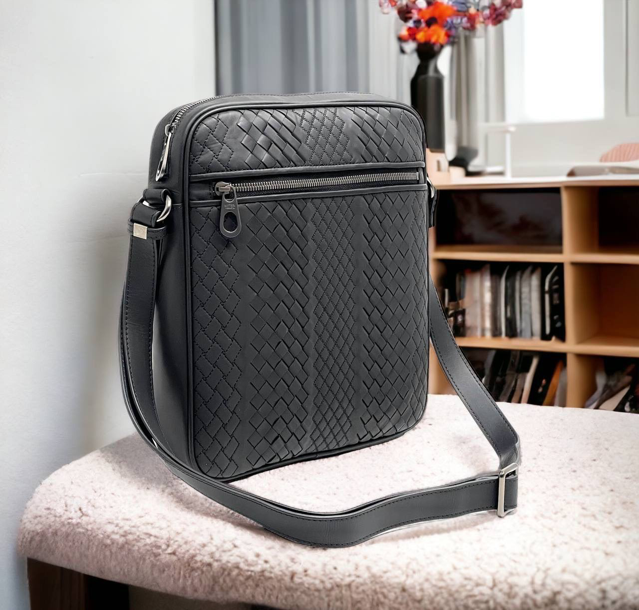 МУЖСКАЯ СУМКА МЕССЕНДЖЕР BOTTEGA VENETA детальное фото