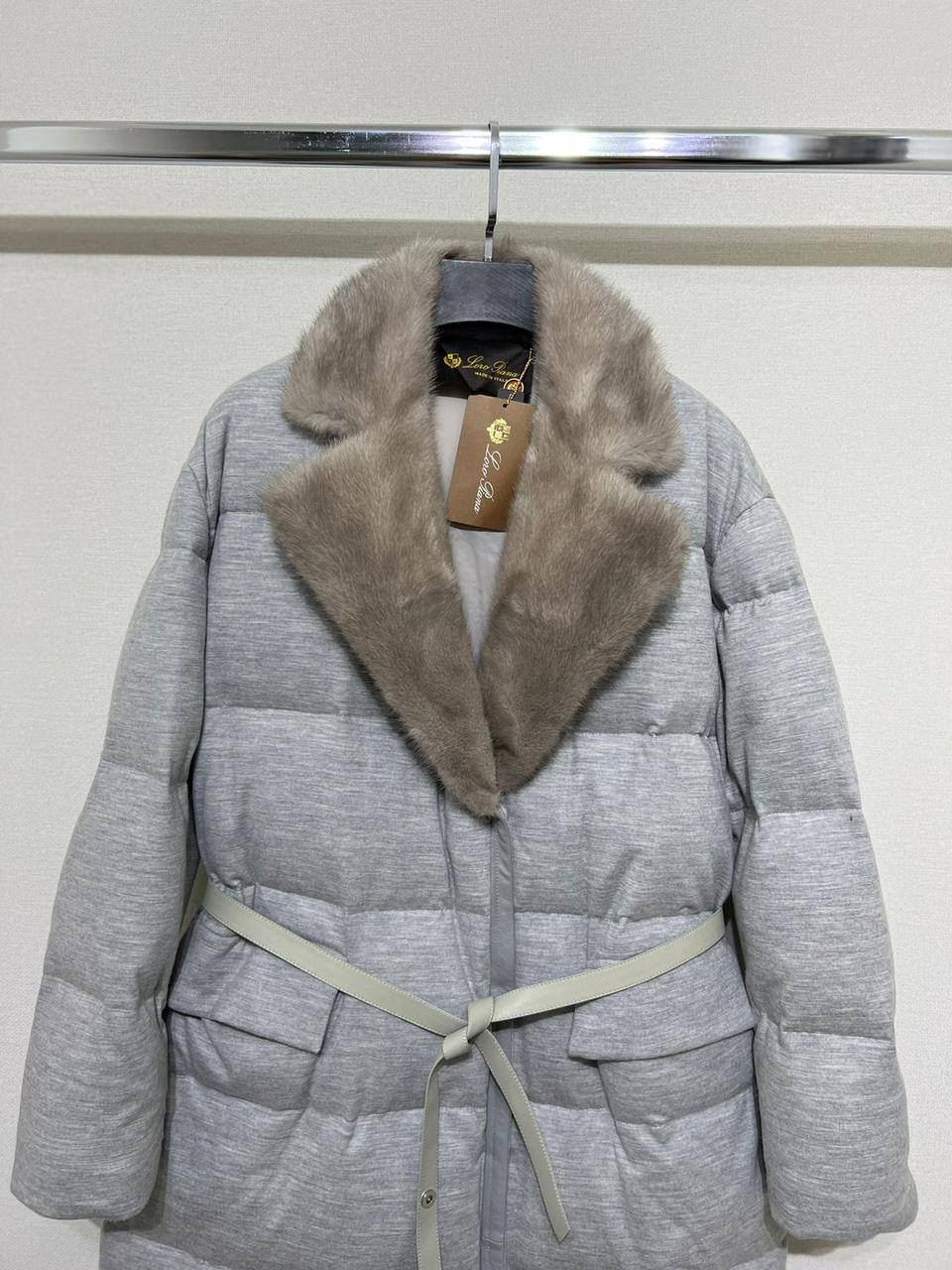 ПУХОВИК LORO PIANA детальное фото