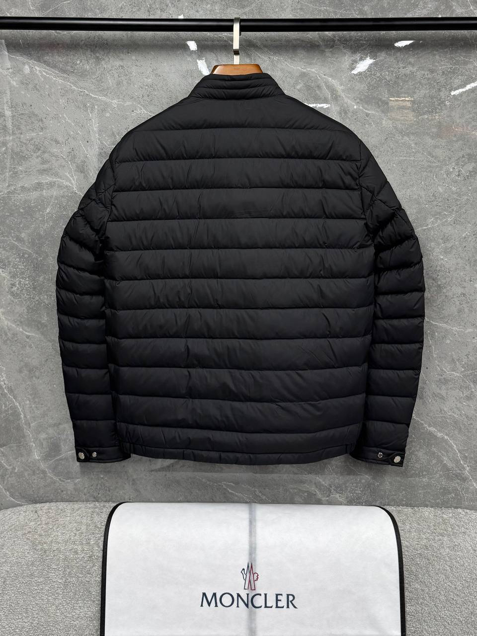 МУЖСКАЯ КУРТКА MONCLER детальное фото