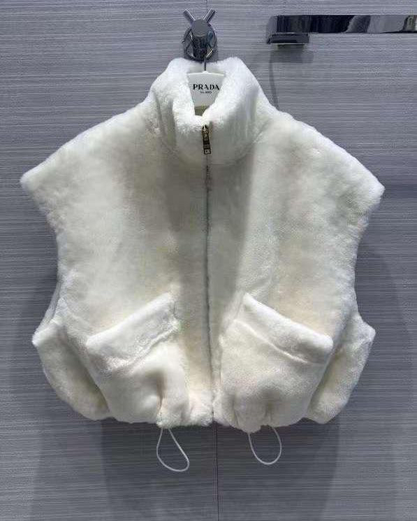 ЖИЛЕТ PRADA детальное фото