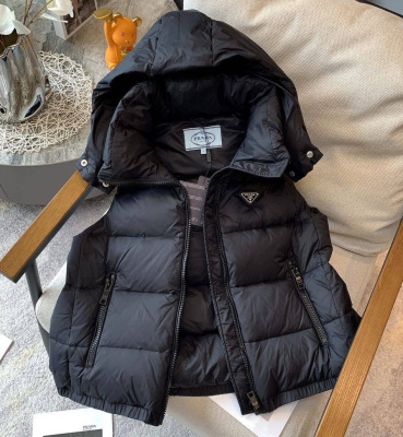 ЖИЛЕТ PRADA фото