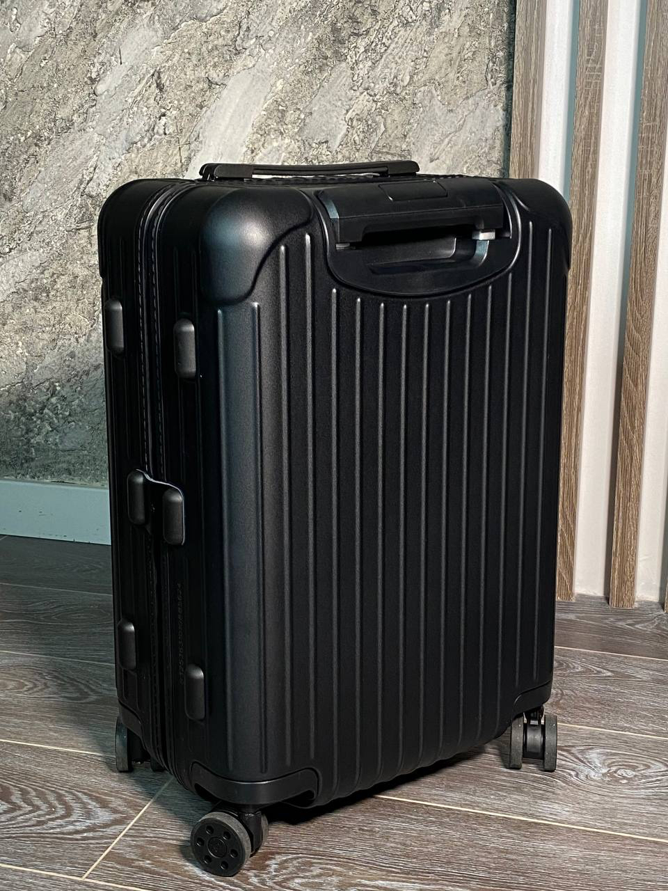 ЧЕМОДАН RIMOWA детальное фото
