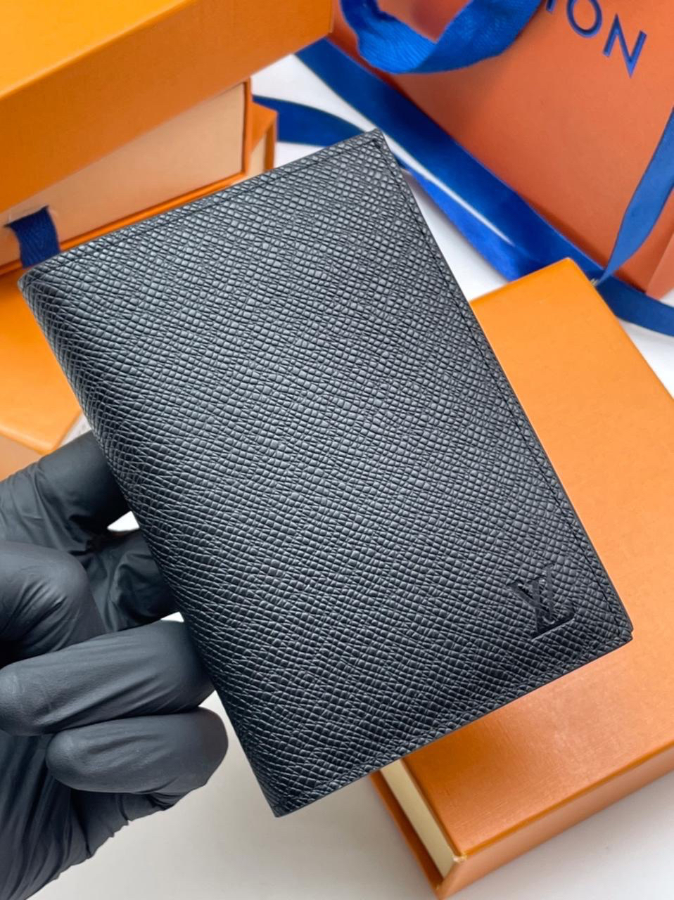 МУЖСКАЯ ОБЛОЖКА НА ПАСПОРТ LOUIS VUITTON детальное фото