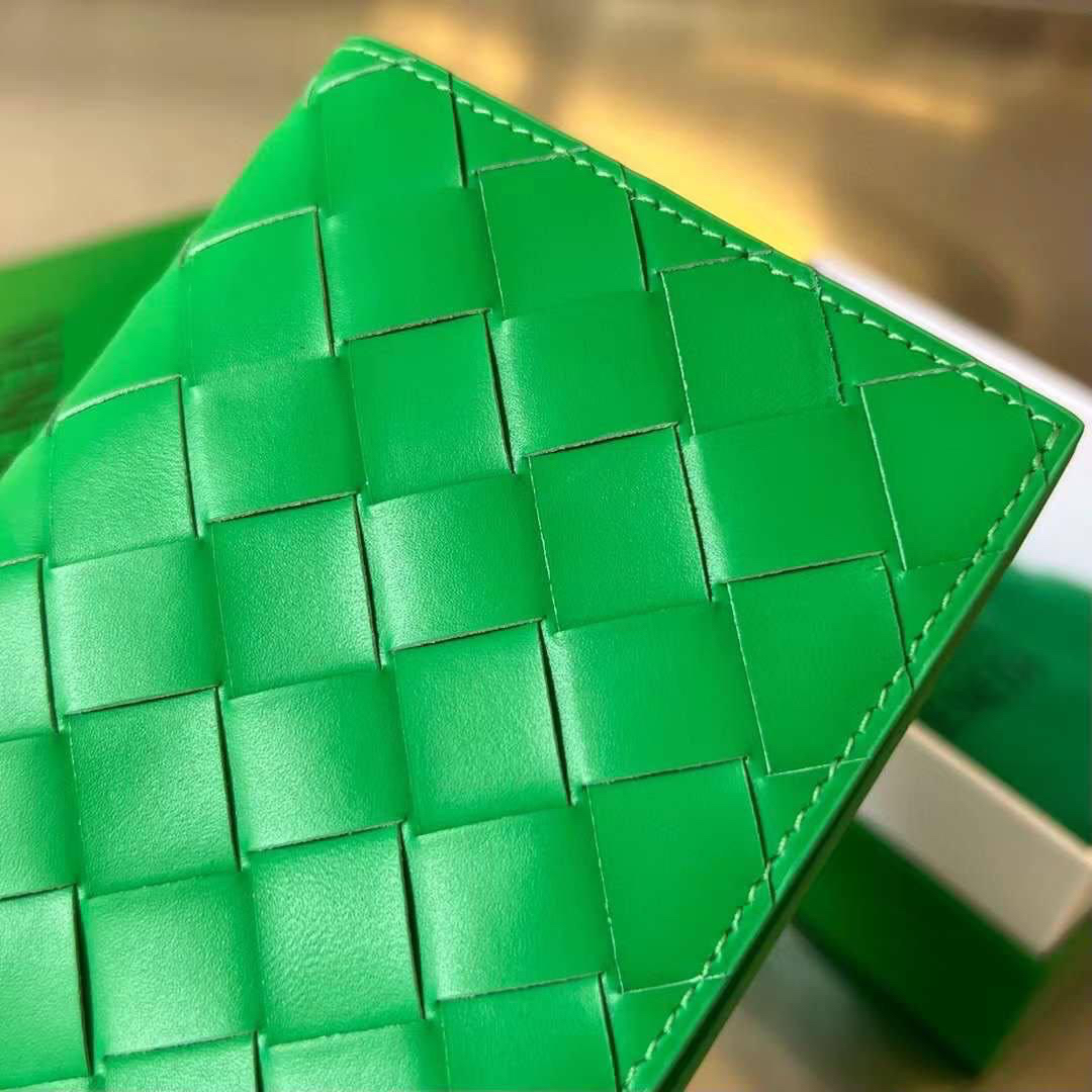 МУЖСКАЯ ОБЛОЖКА НА ПАСПОРТ BOTTEGA VENETA детальное фото