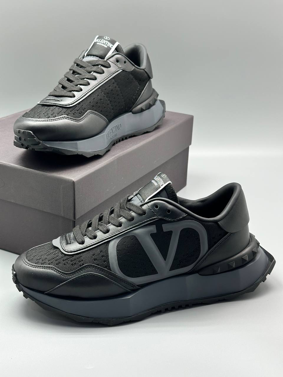 МУЖСКИЕ КРОССОВКИ VALENTINO детальное фото