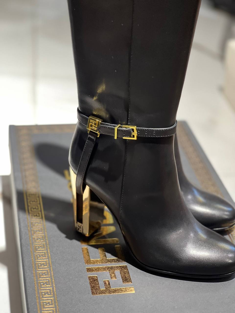 САПОГИ FENDI детальное фото
