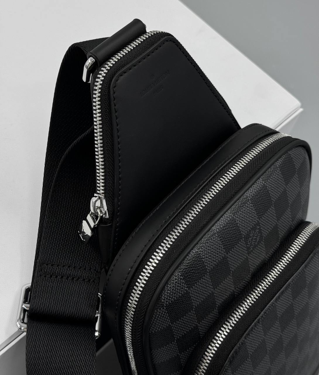МУЖСКАЯ СУМКА СЛИНГ LOUIS VUITTON детальное фото