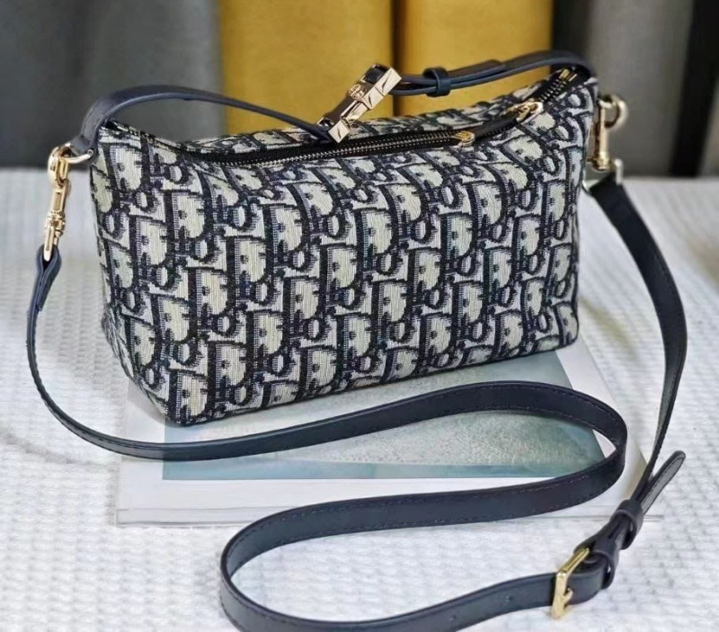 СУМКА CHRISTIAN DIOR фото