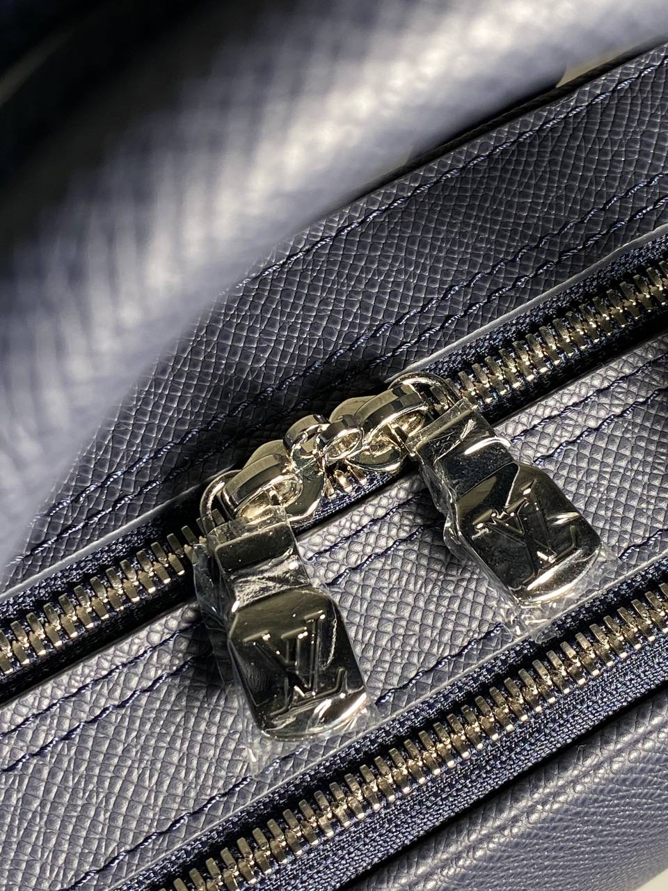 МУЖСКОЙ ПОРТФЕЛЬ LOUIS VUITTON детальное фото